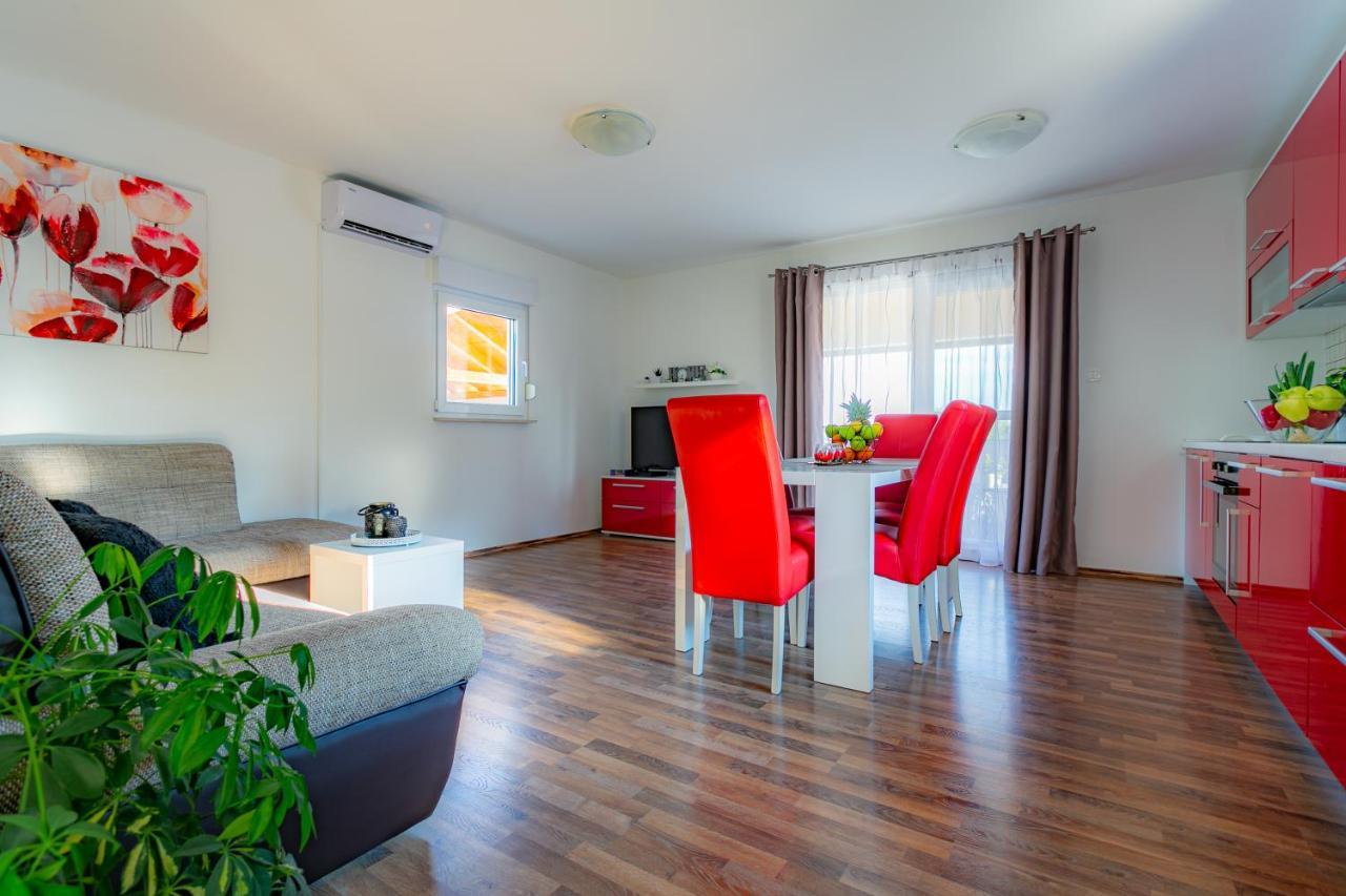 Villa Lorema-Pet Friendly On 5000 Sqm Garden,Pool, Jacuzzi, Billiard&Ps5 Sveti Filip i Jakov Buitenkant foto